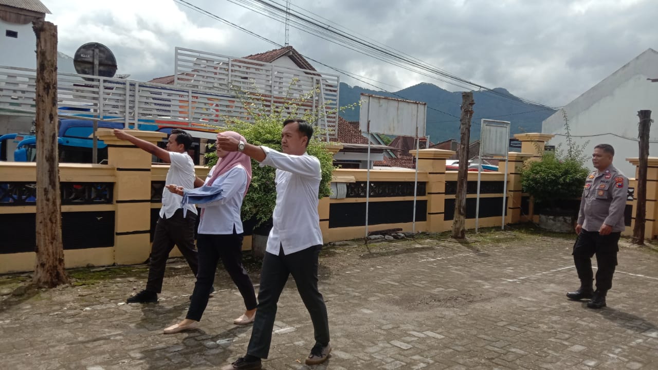 upacara-peringatan-hari-sumpah-pemuda-ke-97-tahun-2025-kecamatan-wadaslintang